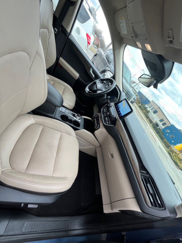 2020-Ford-Escape Hybrid