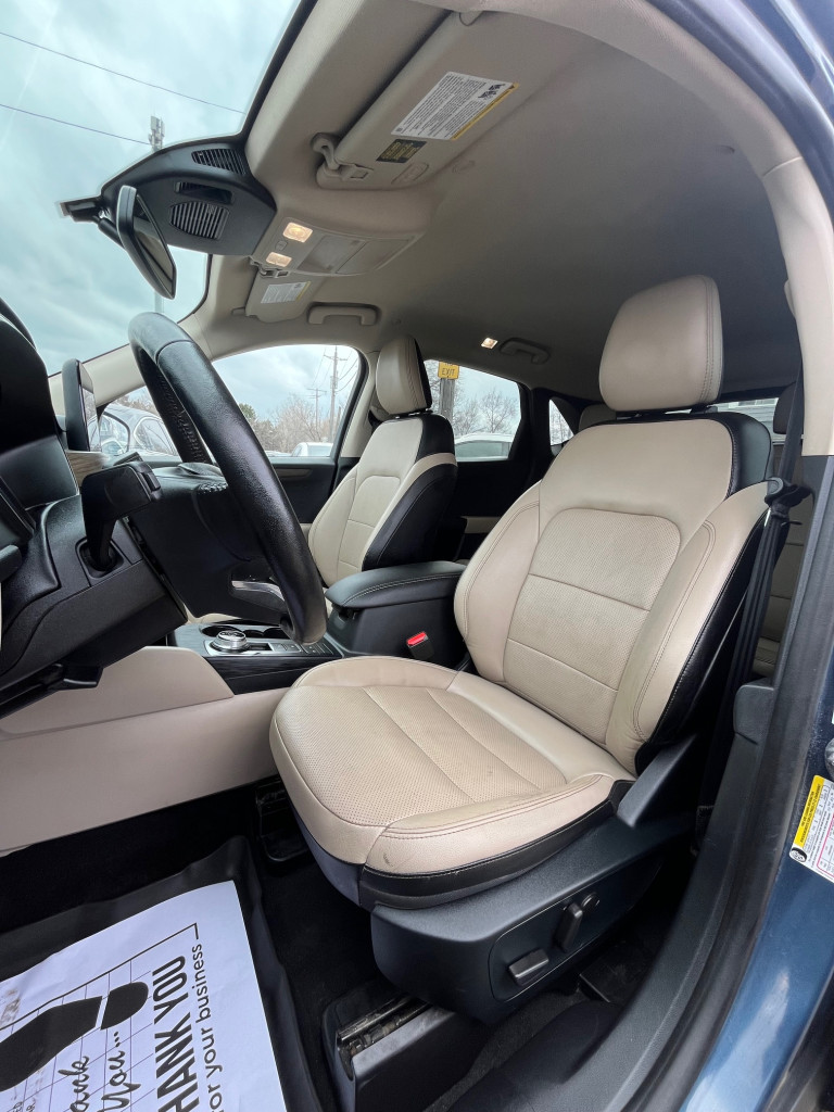 2020-Ford-Escape Hybrid