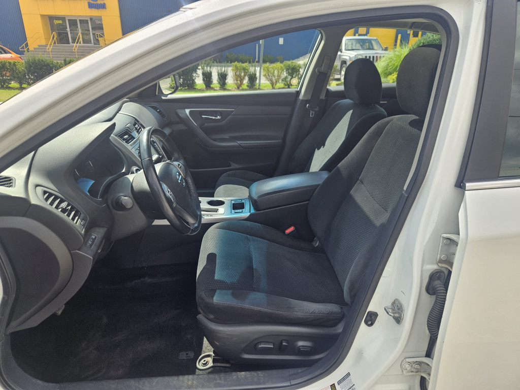 2015-Nissan-Altima