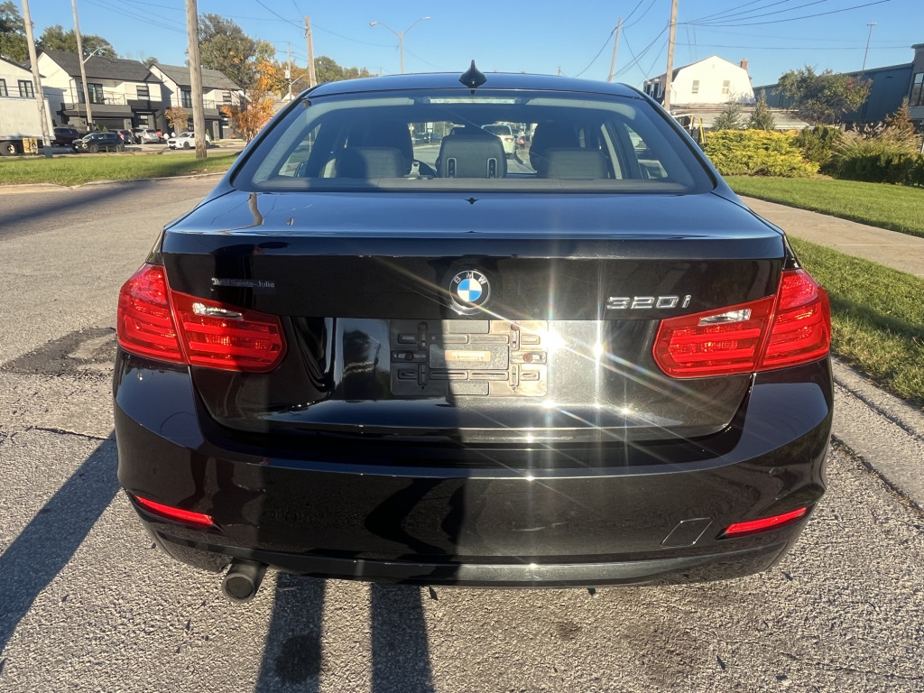 2012-BMW-320i