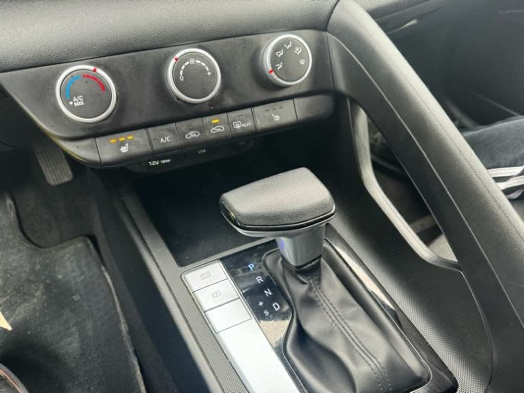 2021-Hyundai-Elantra