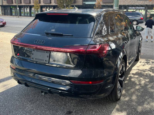 2024 Audi SQ8