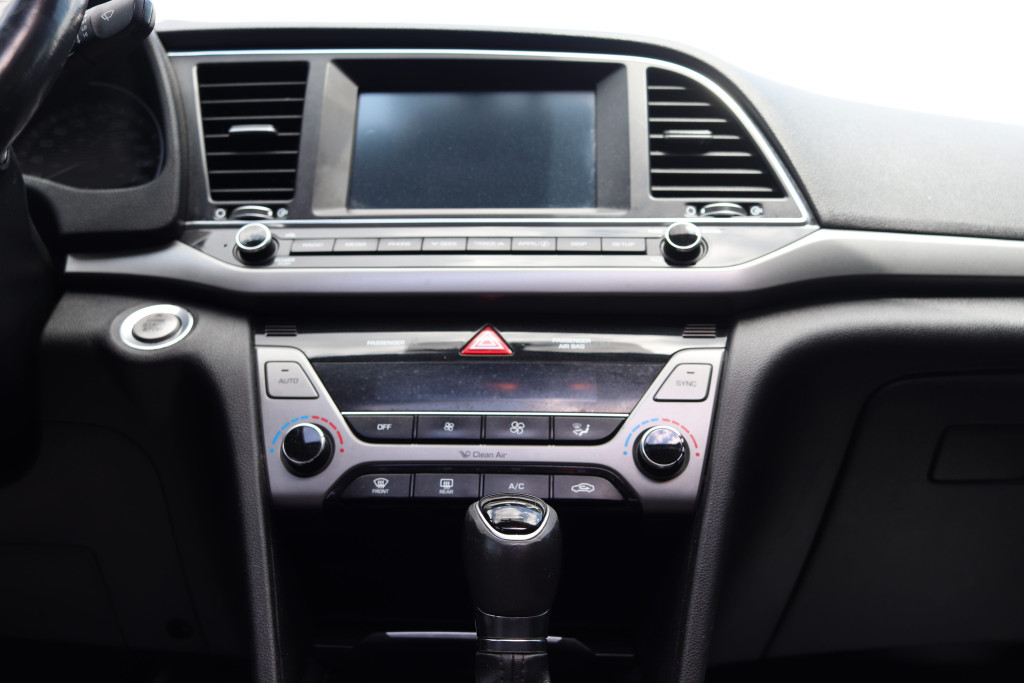 2017-Hyundai-Elantra