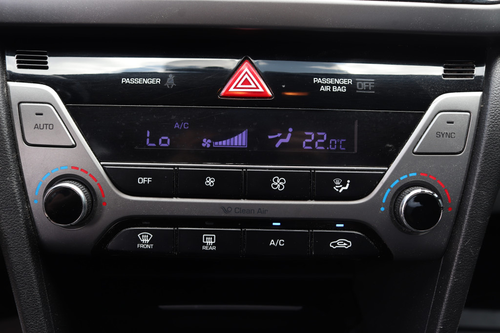 2017-Hyundai-Elantra
