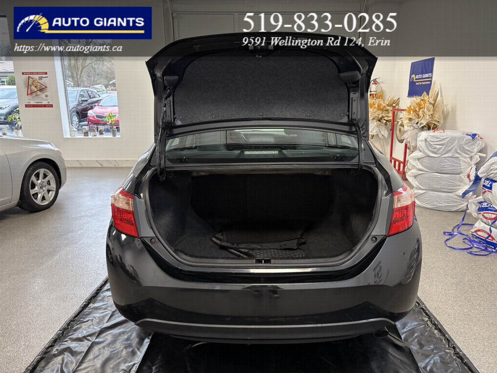 2018 Toyota Corolla | Auto Giants — thumbnail 30