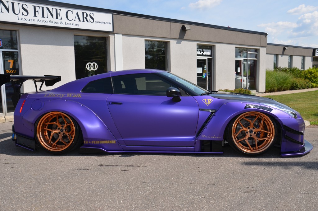Toronto Luxury Car dealership, new and preowned luxury and sport