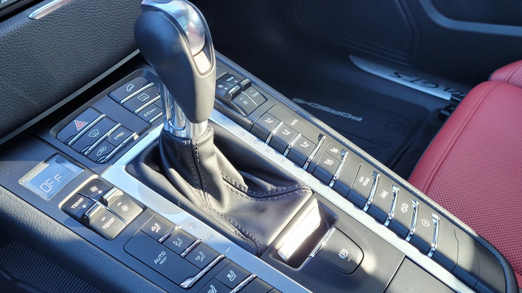 2018-Porsche-Macan