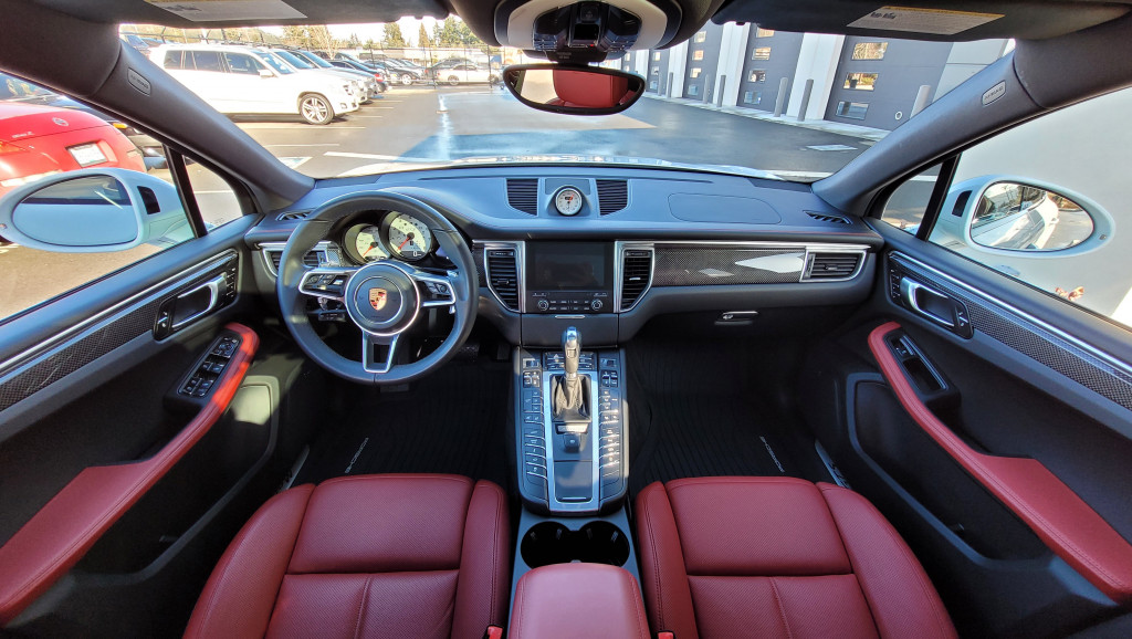 2018-Porsche-Macan