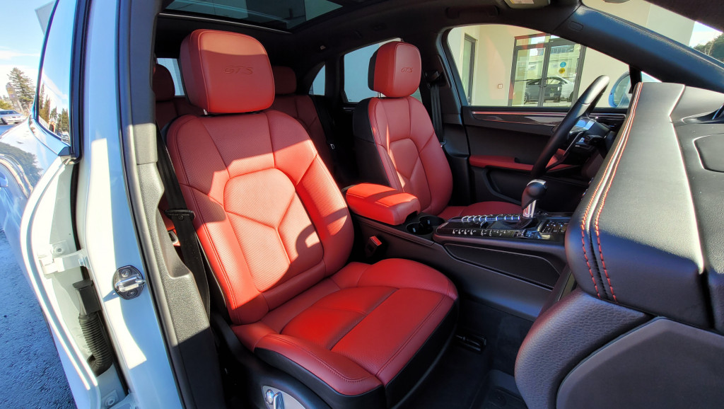 2018-Porsche-Macan