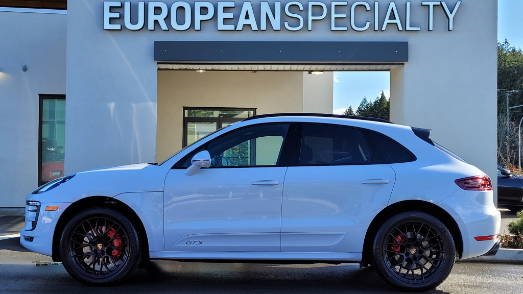 2018-Porsche-Macan