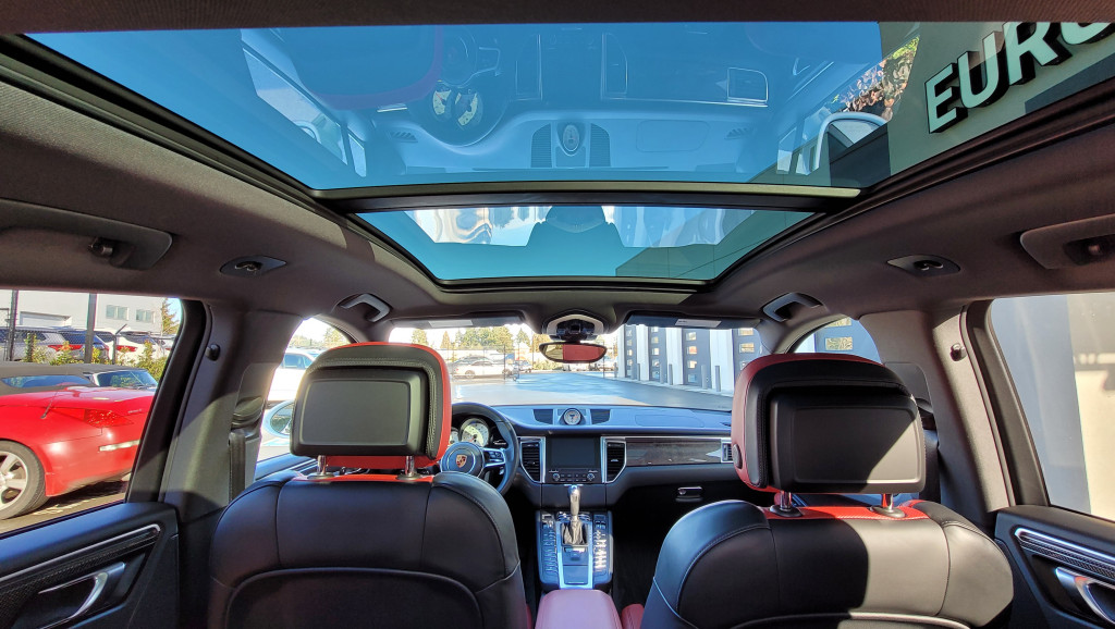 2018-Porsche-Macan