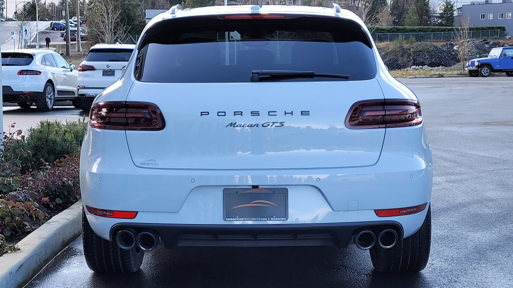2018-Porsche-Macan