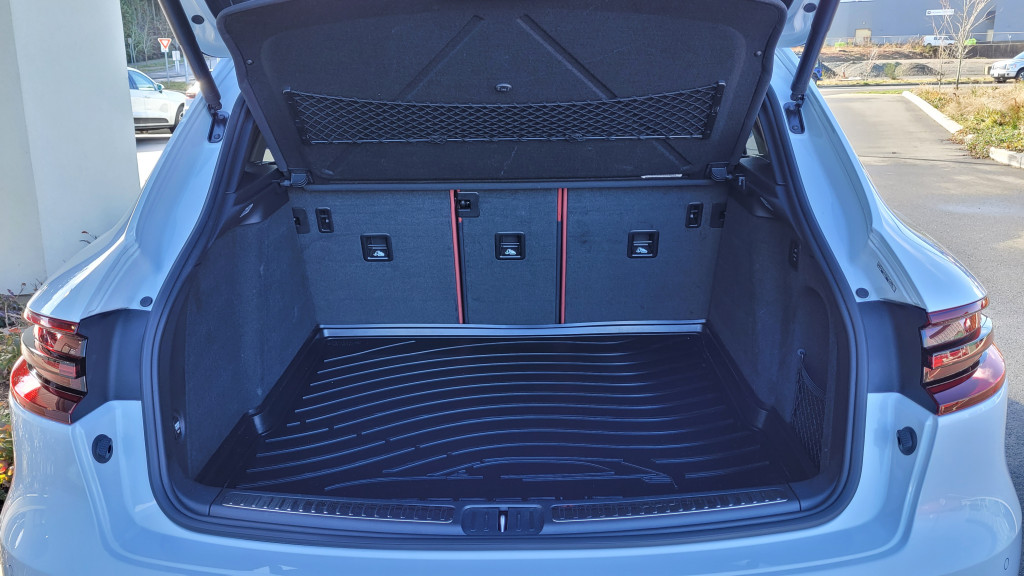 2018-Porsche-Macan