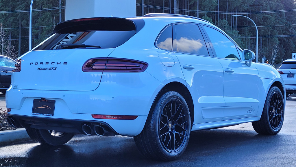 2018-Porsche-Macan