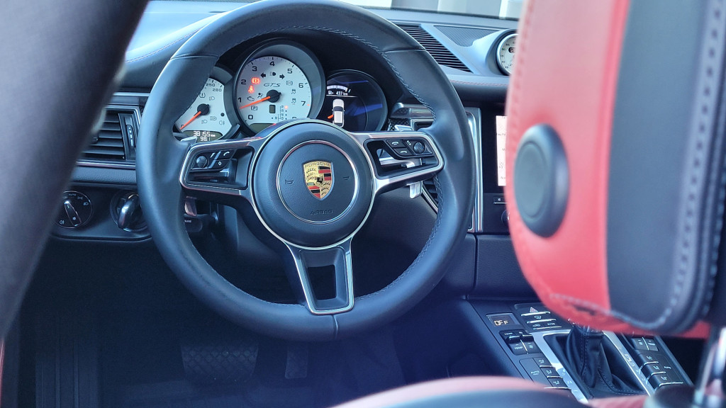 2018-Porsche-Macan
