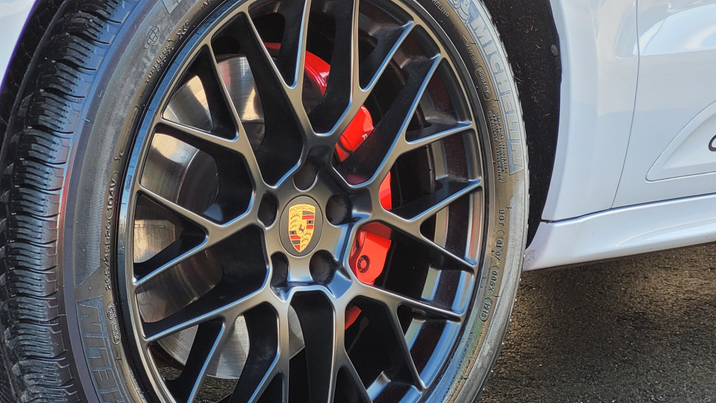 2018-Porsche-Macan
