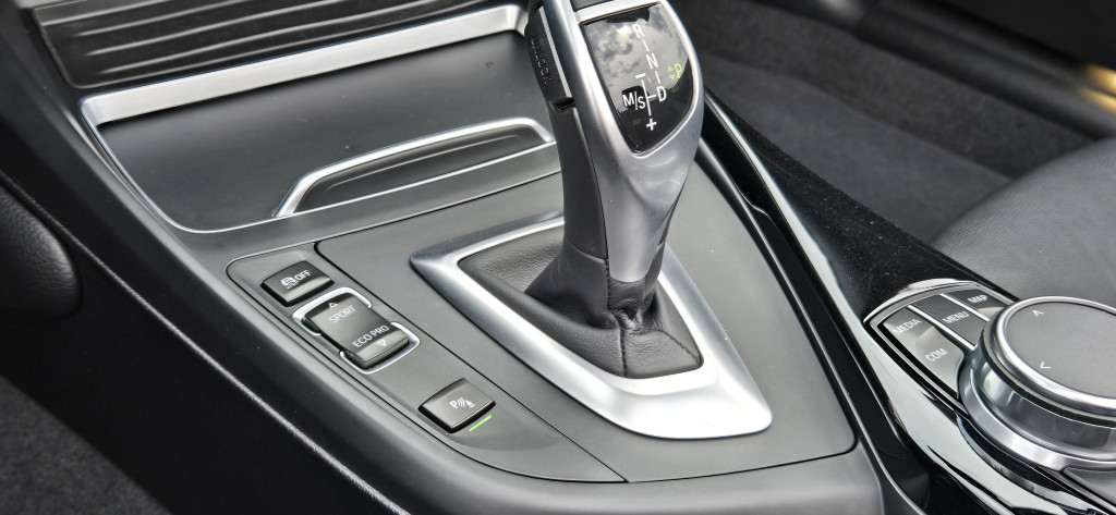 2018-BMW-M240i xDrive