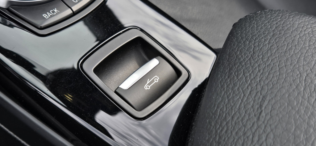 2018-BMW-M240i xDrive