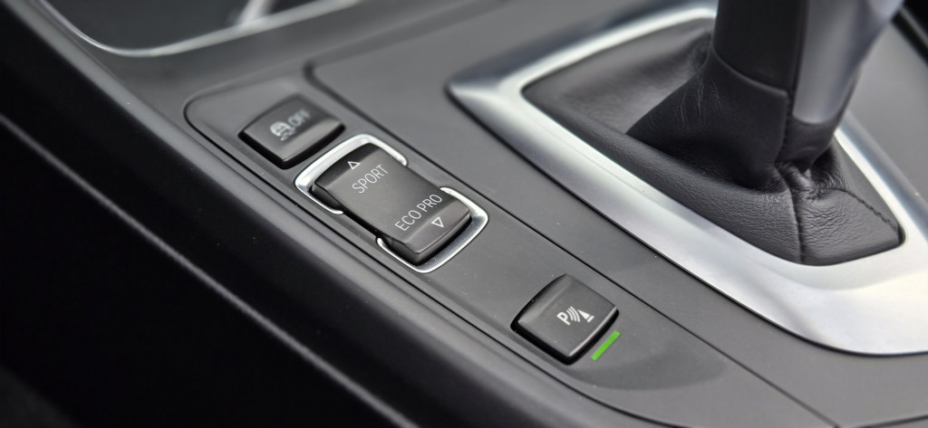 2018-BMW-M240i xDrive