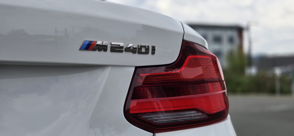 2018-BMW-M240i xDrive