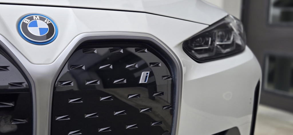 2023-BMW-i4
