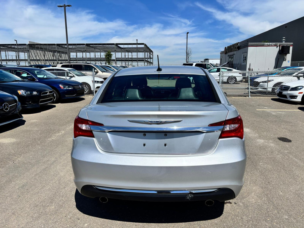 2011 Chrysler 200