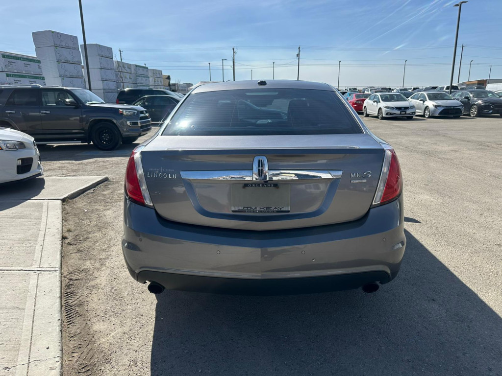 2011 Lincoln MKS